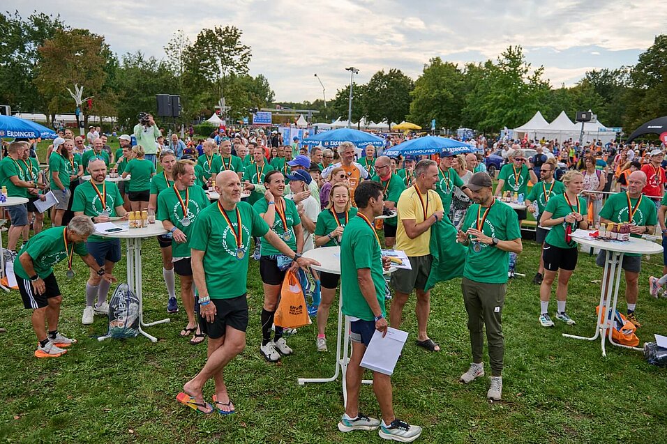 A large number of Jubilees in green jerseys on the lawn during the admission ceremony.