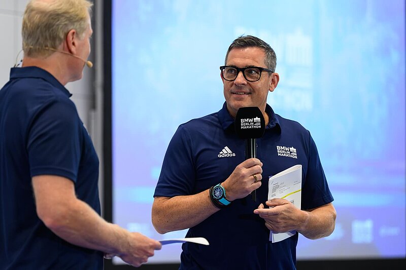 Jürgen Lock answers a question from the moderator at the press conference.