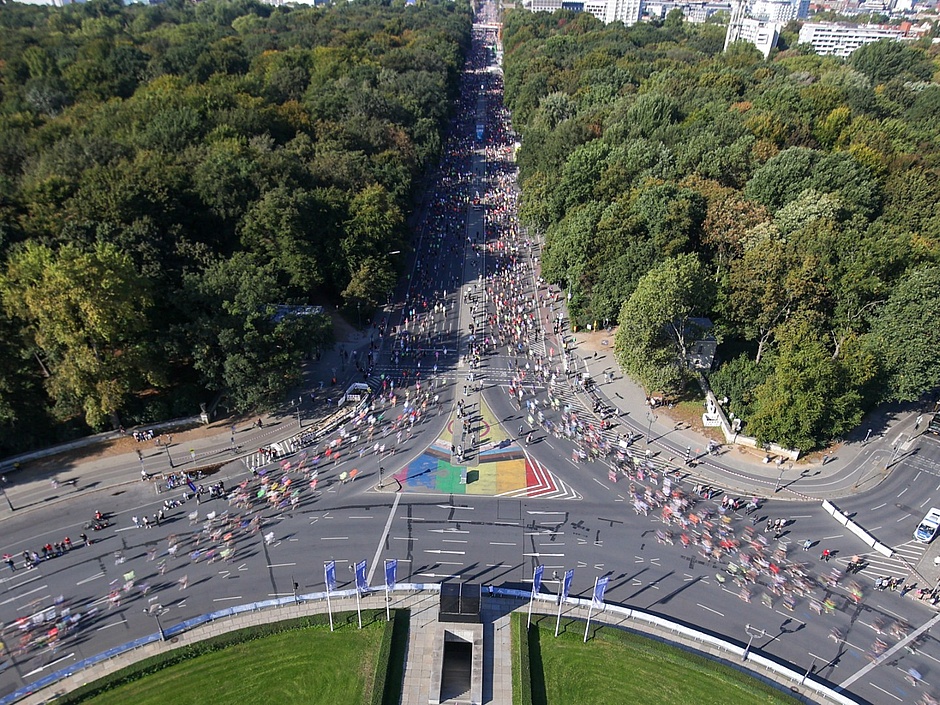 View from the Victory Column of the starting line on Straße des 17. Juni. Rainbow flag on the central traffic island.